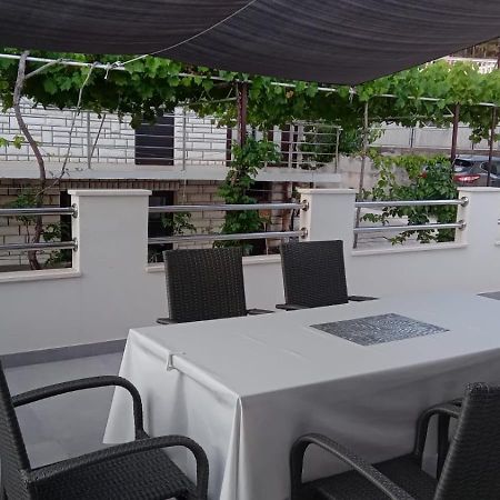 Apartment Biskupovic Dugi Rat Exterior foto